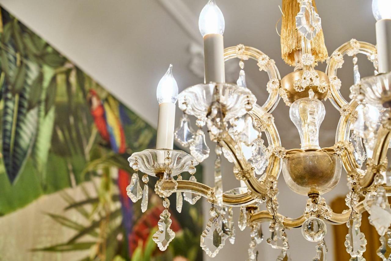 Leuhusen Collection Vienna, *