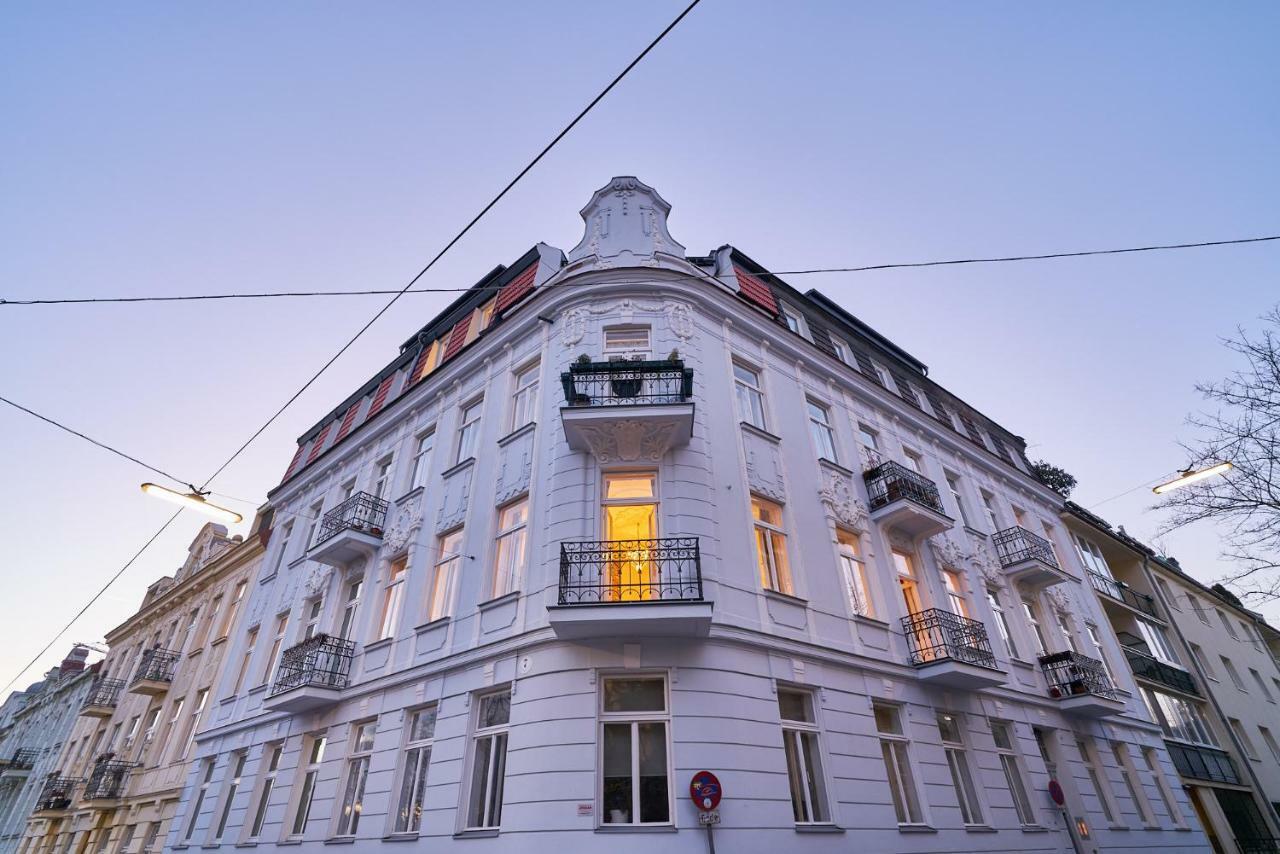 Leuhusen Collection Vienna, *